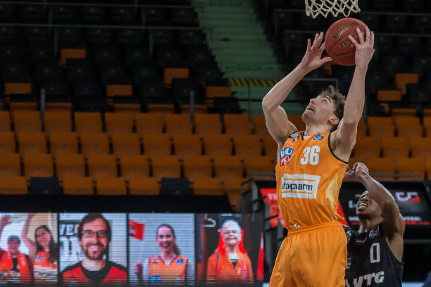 球极具攻击 球极具攻击